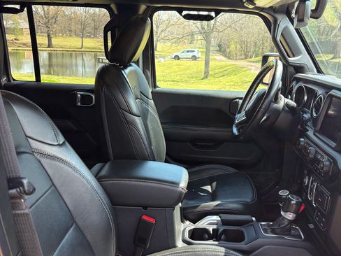 Used 2022 Jeep Wrangler Unlimited Sahara w/ LED Lighting Group image 9