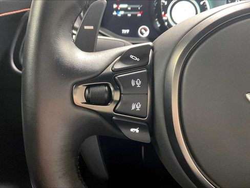 Used 2019 Aston Martin V8 Vantage Coupe 2D image 15