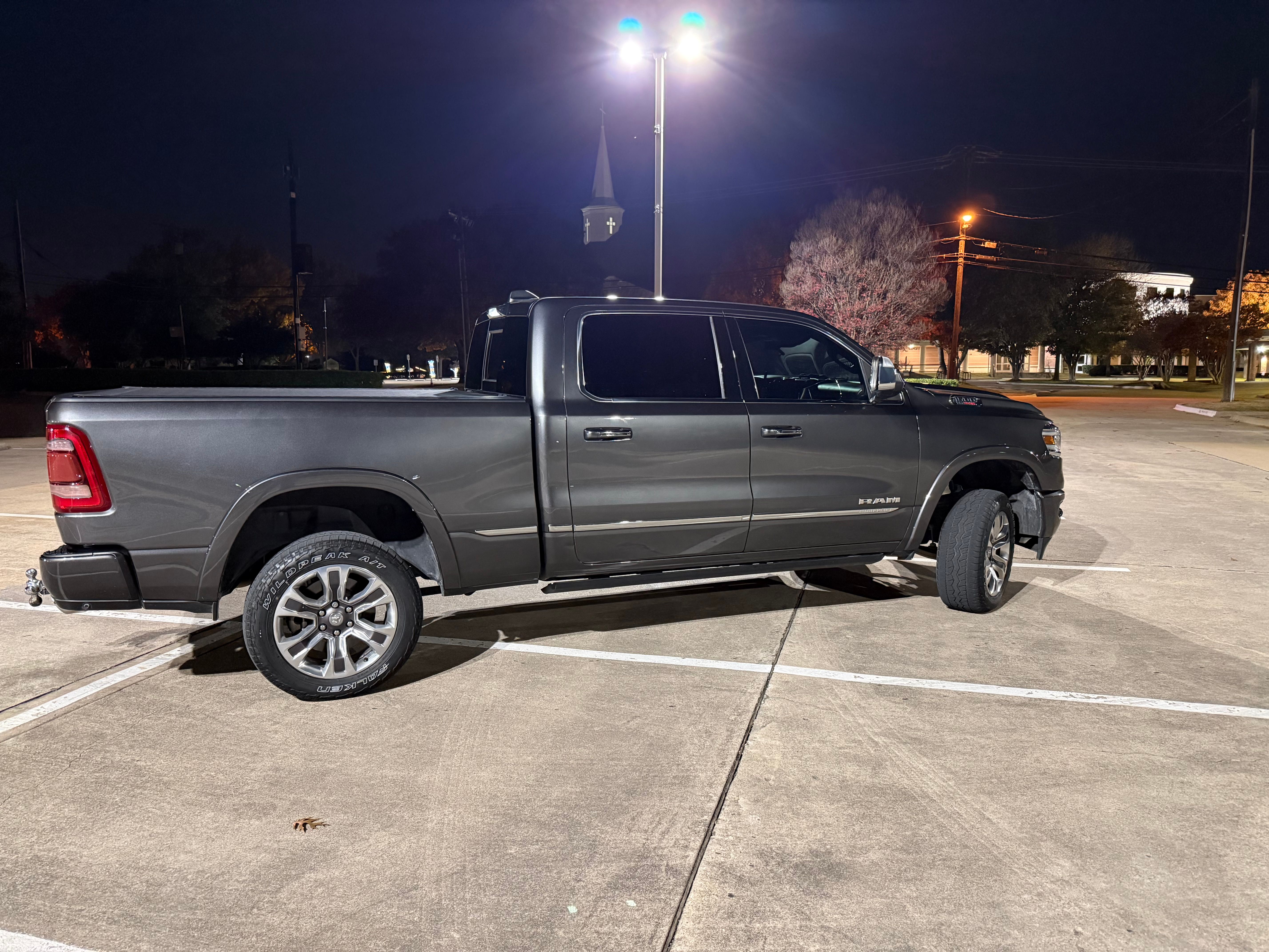 Used 2022 RAM 1500 Limited AWD/4WD image 9