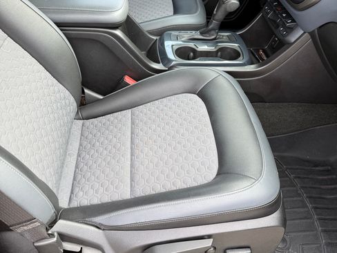 Used 2017 Chevrolet Colorado Z71 w/ LPO, Gearon Divider Package image 16