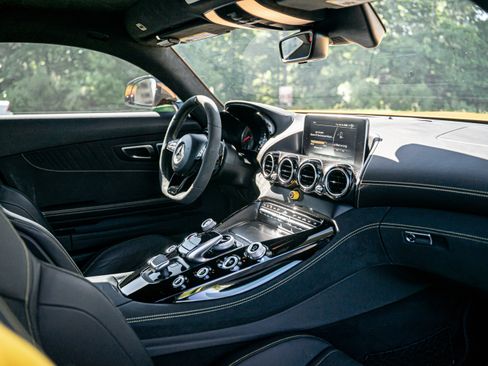 Used 2018 Mercedes-Benz AMG GT R image 23
