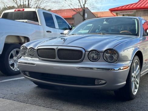 Used 2005 Jaguar XJ8 image 1