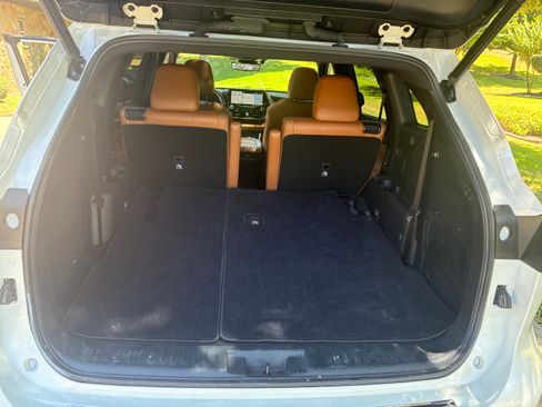 Used 2021 Toyota Highlander Platinum FWD image 17