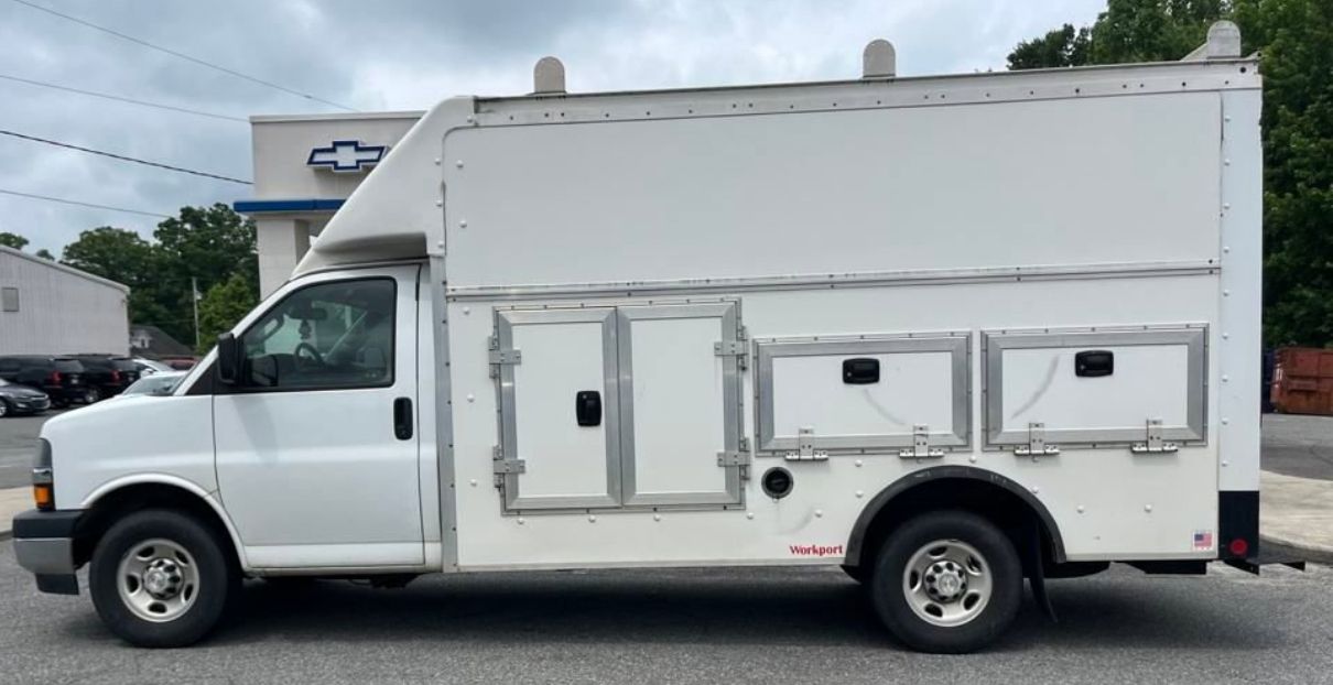 Used 2022 Chevrolet Express 3500 w/ Power Convenience Package RWD image 1
