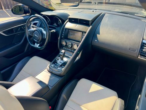 Used 2018 Jaguar F-TYPE R image 13