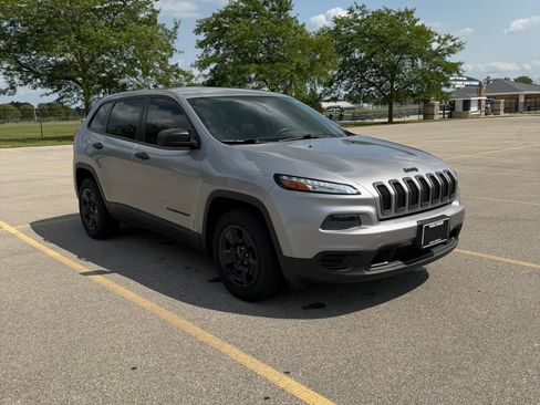 Used 2015 Jeep Cherokee Sport FWD image 11