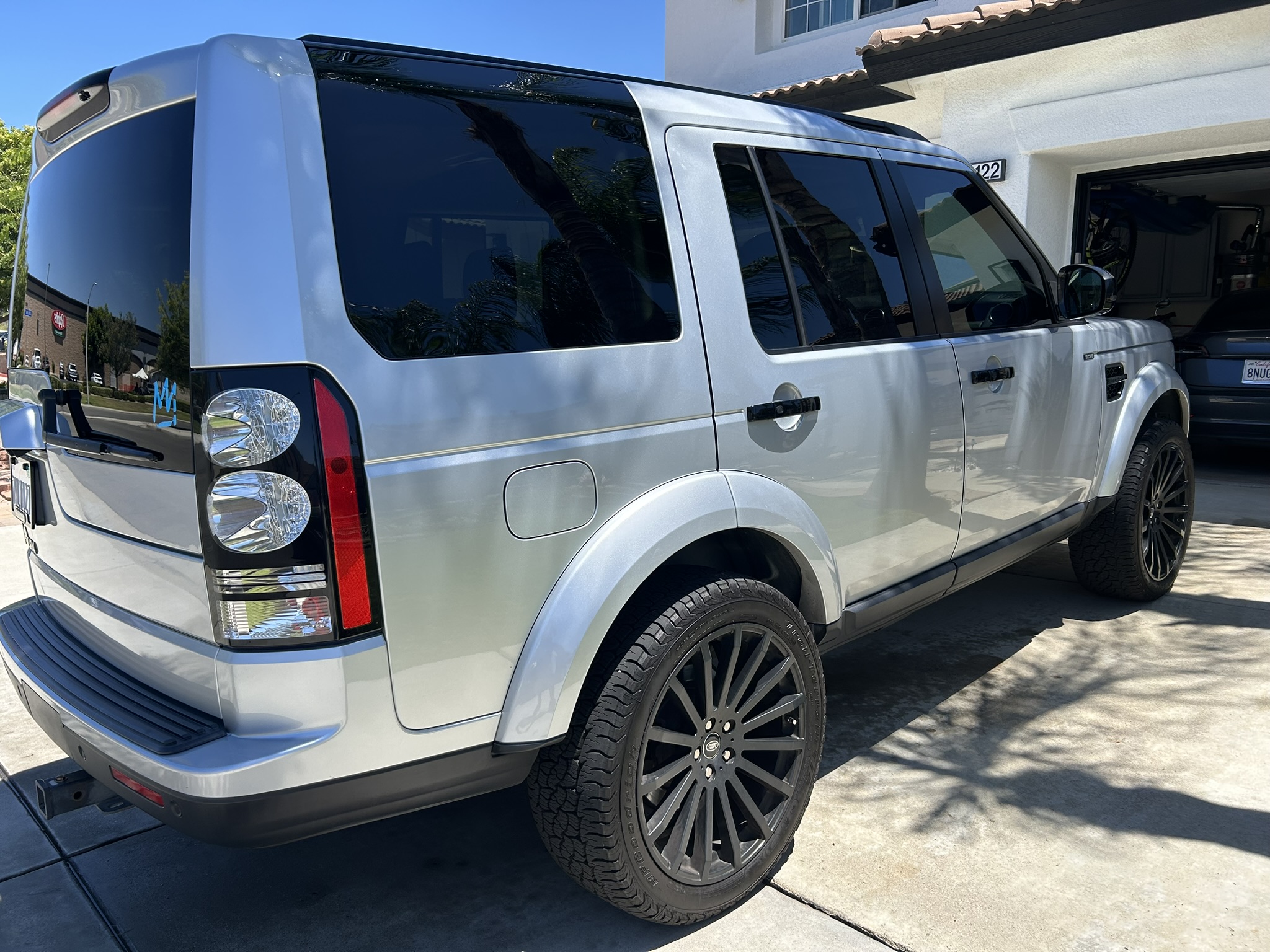 Used 2015 Land Rover LR4 HSE AWD/4WD image 4