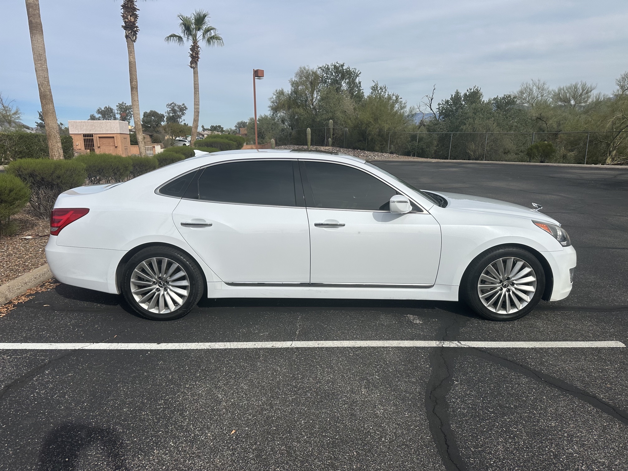 Used 2016 Hyundai Equus Signature RWD image 5