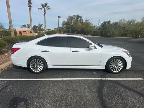 Used 2016 Hyundai Equus Signature RWD image 2