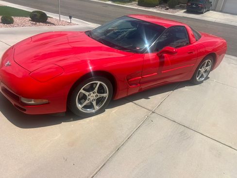 Used 2003 Chevrolet Corvette Coupe w/ Preferred Equipment Group RWD image 1