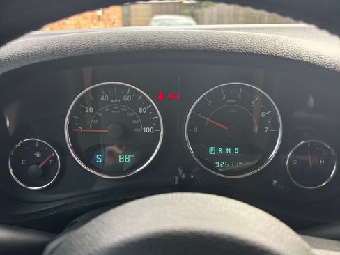 Used 2018 Jeep Wrangler Unlimited Sahara AWD/4WD image 15