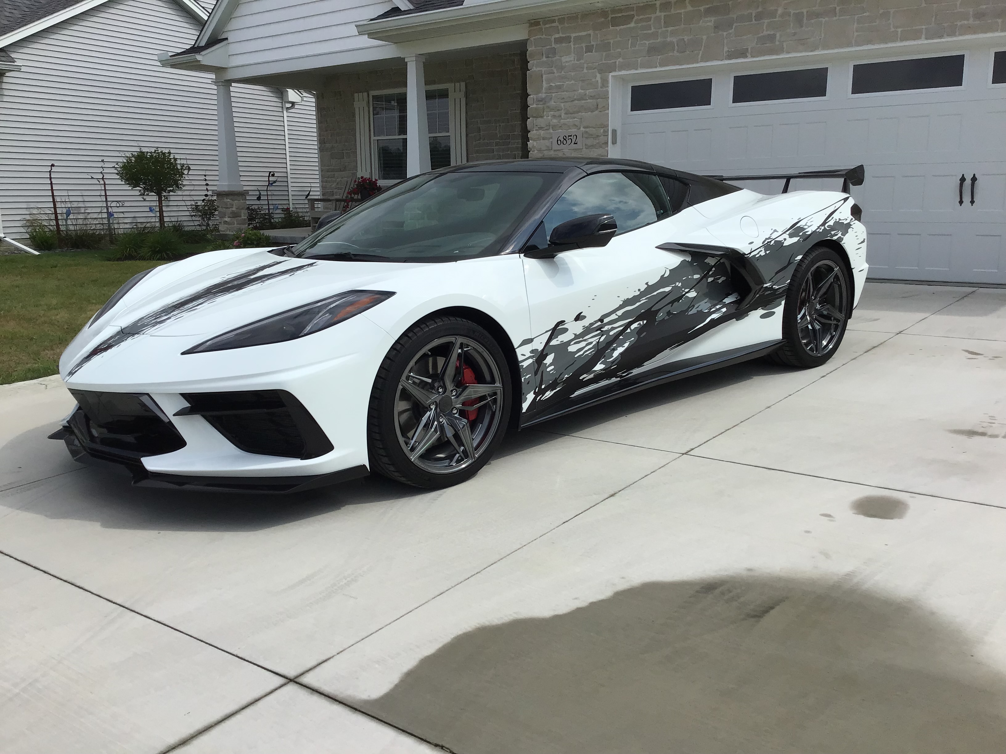 Used 2021 Chevrolet Corvette Stingray Preferred Cpe w/ Z51 Performance Package RWD image 1