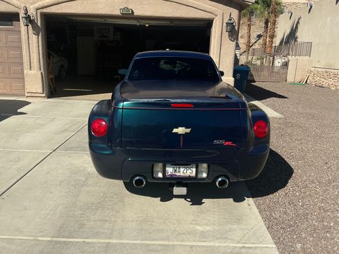Used 2005 Chevrolet SSR w/ Preferred Equipment Group image 5
