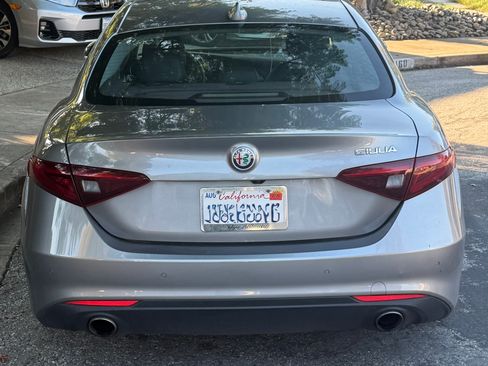 Used 2017 Alfa Romeo Giulia image 1