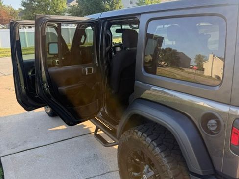 Used 2018 Jeep Wrangler Unlimited Sport AWD/4WD image 14