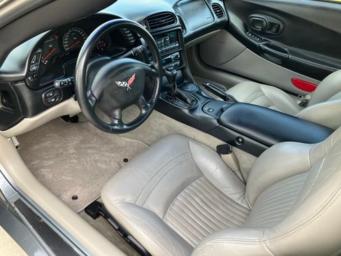 Used 2004 Chevrolet Corvette Coupe w/ Roof Package RWD image 15