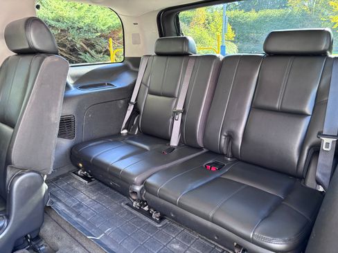Used 2007 GMC Yukon SLT w/ SLT Preferred Equipment Group AWD/4WD image 10
