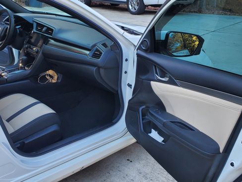 Used 2017 Honda Civic EX image 9