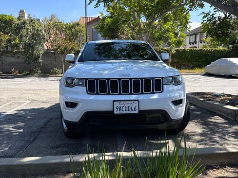 Used 2017 Jeep Grand Cherokee Laredo w/ Quick Order Package 2BE RWD image 6