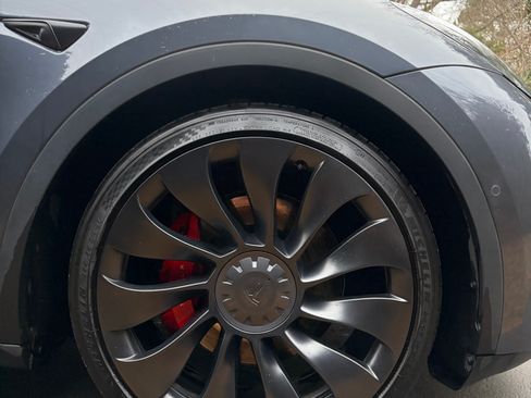 Used 2023 Tesla Model Y Performance image 11