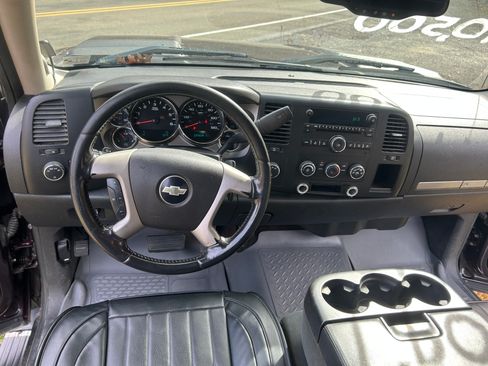 Used 2009 Chevrolet Silverado 2500 LT w/ Exterior Plus Package image 13