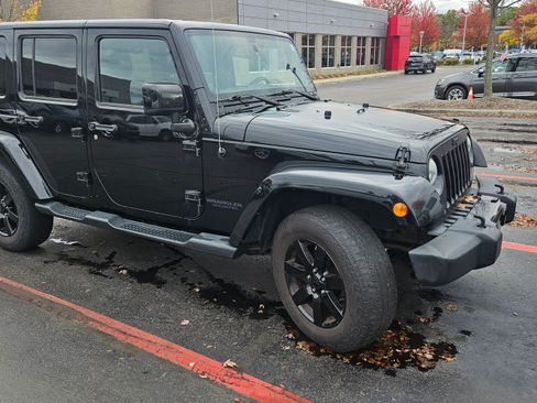 Used 2014 Jeep Wrangler Unlimited Sahara image 4