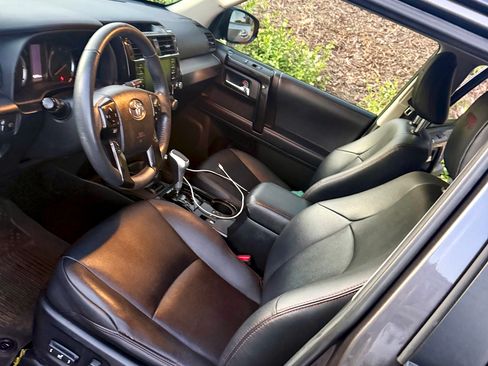 Used 2021 Toyota 4Runner TRD Off-Road Premium w/ Moonroof Package AWD/4WD image 6