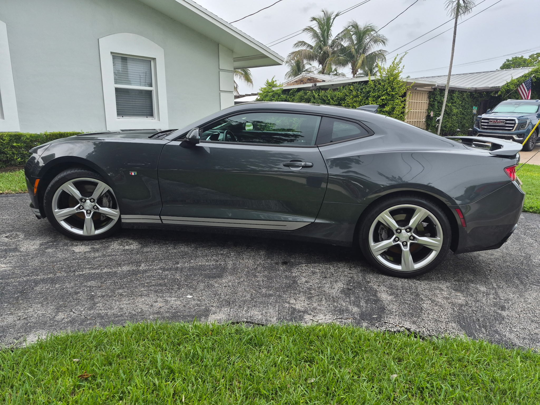 Used 2018 Chevrolet Camaro SS RWD image 4