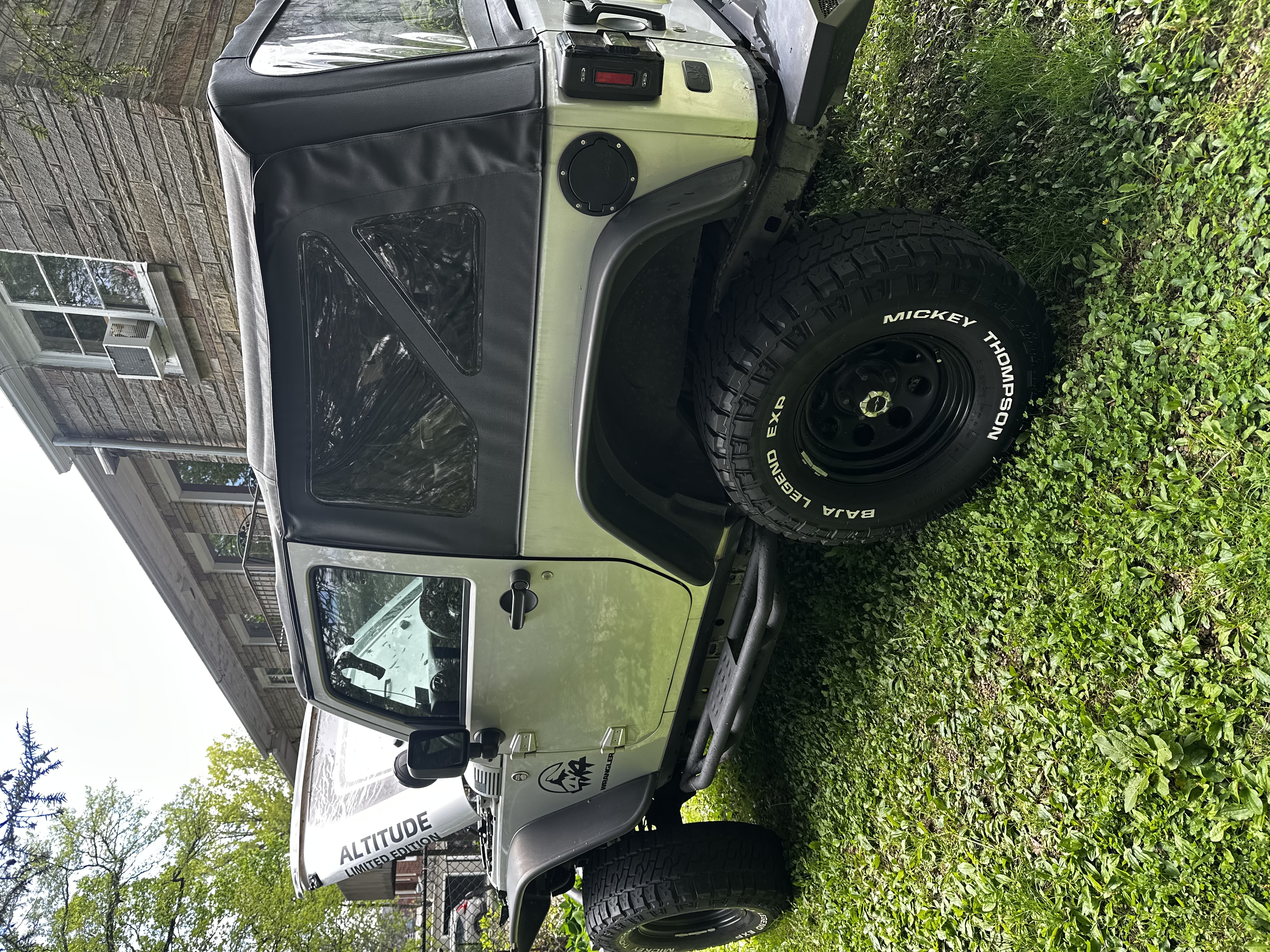 Used 2012 Jeep Wrangler Sahara AWD/4WD image 9