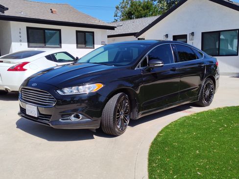 Used 2014 Ford Fusion SE w/ Equipment Group 202A image 2