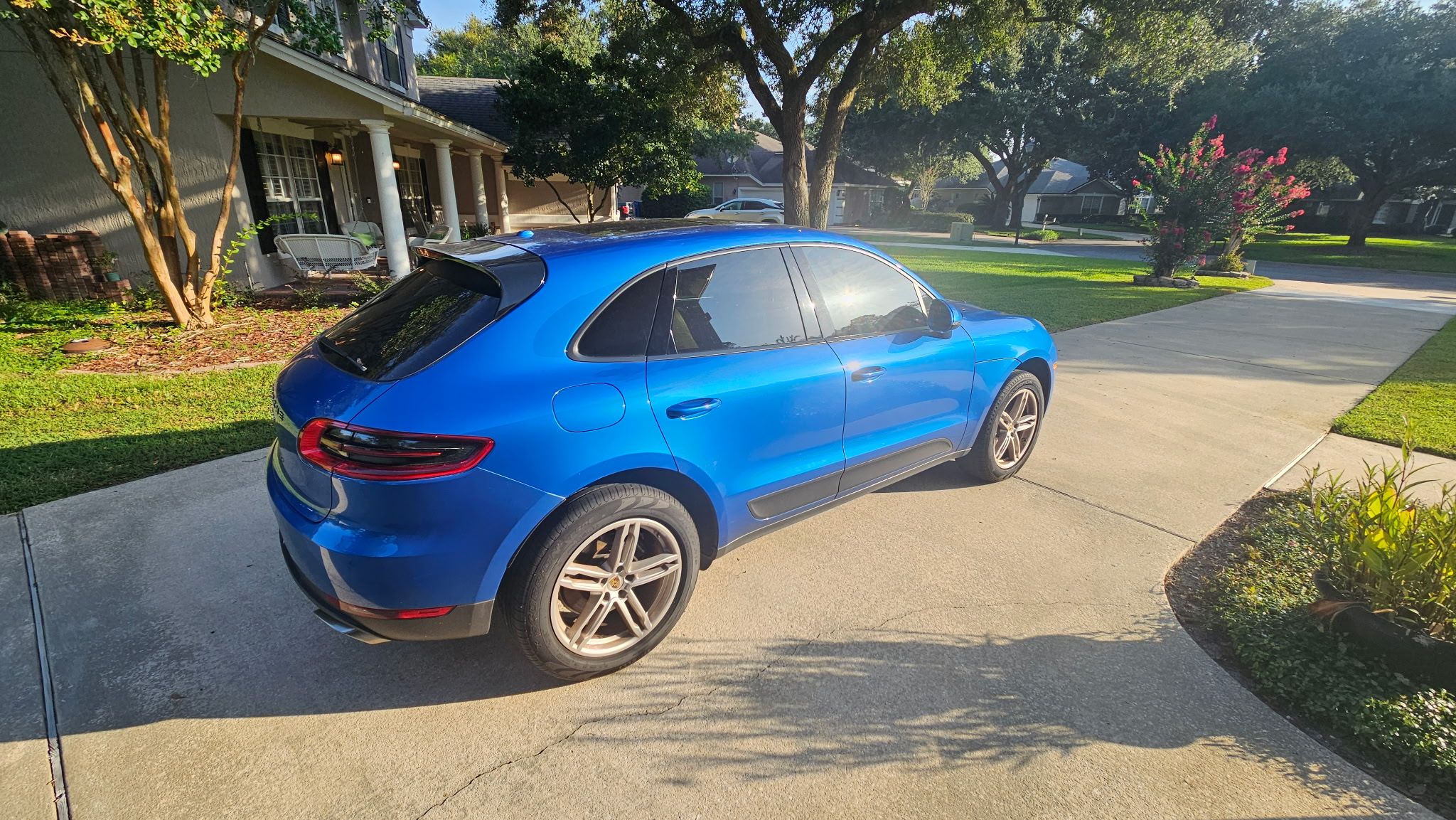 Used 2018 Porsche Macan Sport Edition AWD/4WD image 7