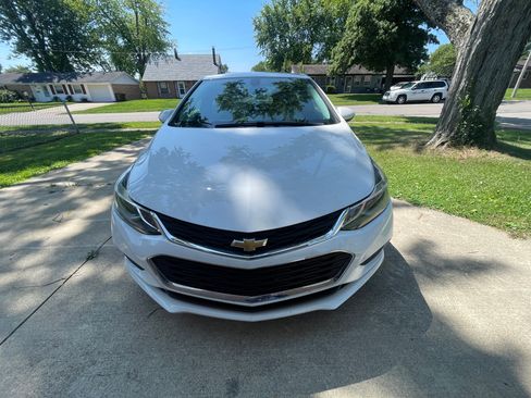 Used 2016 Chevrolet Cruze LT w/ Convenience Package FWD image 2