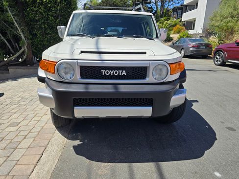 Used 2013 Toyota FJ Cruiser 4WD w/ Upgrade Pkg image 6