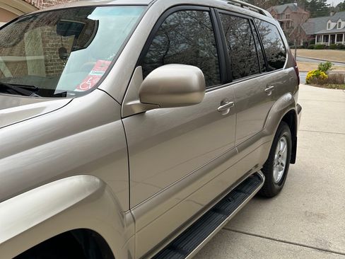 Used 2005 Lexus GX 470 image 2