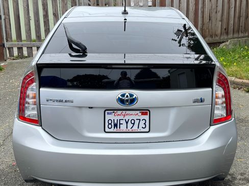 Used 2015 Toyota Prius Five image 13