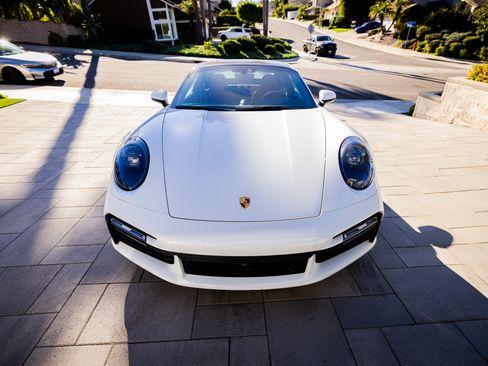 Used 2021 Porsche 911 Turbo S image 2