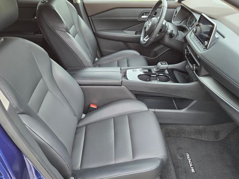 Used 2023 Nissan Rogue SV w/ SV Premium B Package FWD image 20
