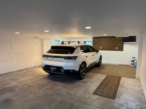 Used 2025 Chevrolet Equinox EV LT w/ Convenience Package II image 16