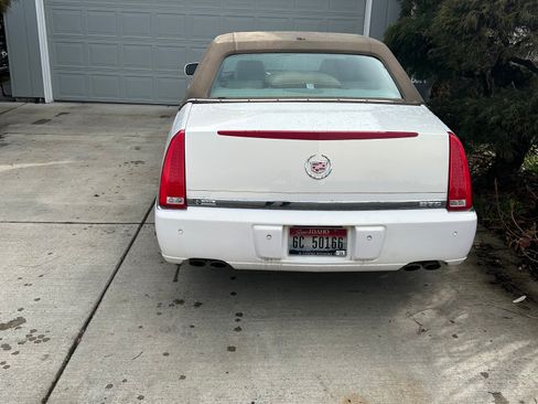 Used 2006 Cadillac DTS image 2