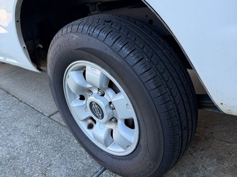 Used 2000 Nissan Frontier XE image 10