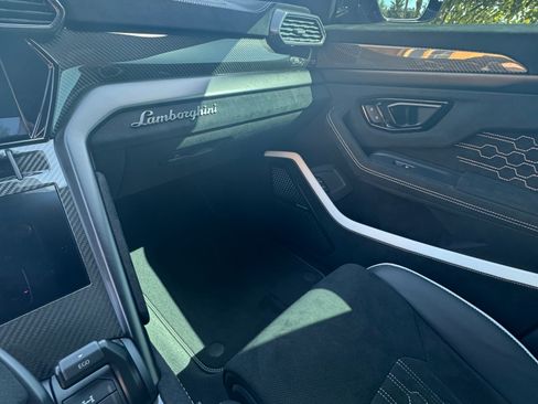 Used 2024 Lamborghini Urus Performante AWD/4WD image 10