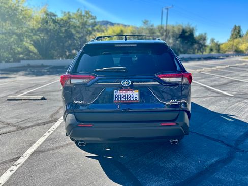 Used 2019 Toyota RAV4 XLE image 2