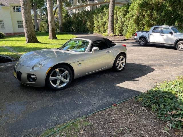 Used 2008 Pontiac Solstice GXP w/ Premium Package RWD image 11