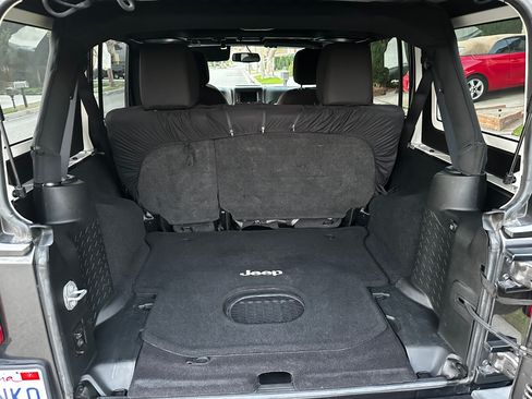 Used 2017 Jeep Wrangler Unlimited Sahara w/ Connectivity Group image 23