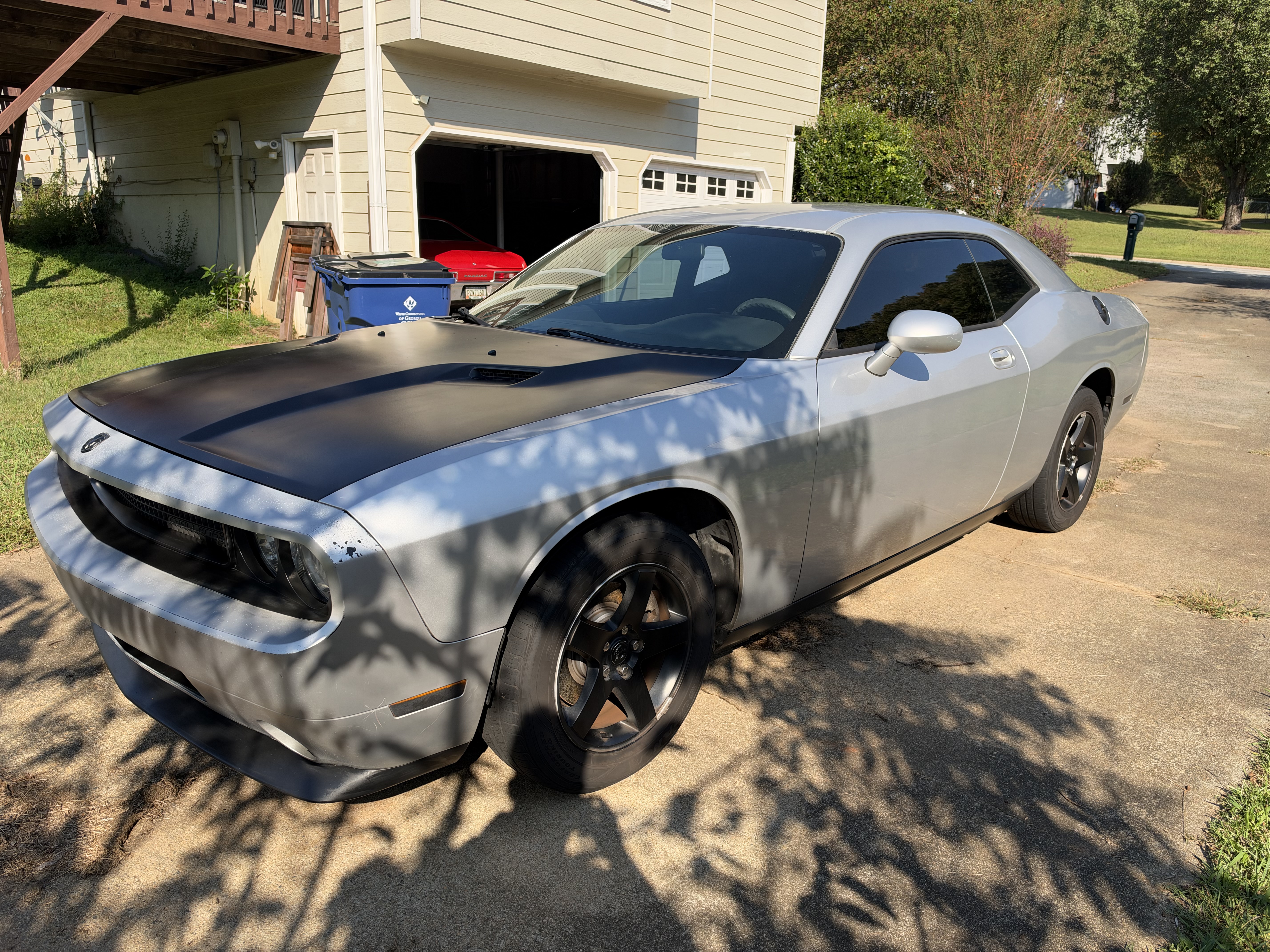Used 2010 Dodge Challenger SE RWD image 8