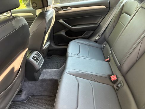 Used 2019 Volkswagen Arteon SE AWD/4WD image 2