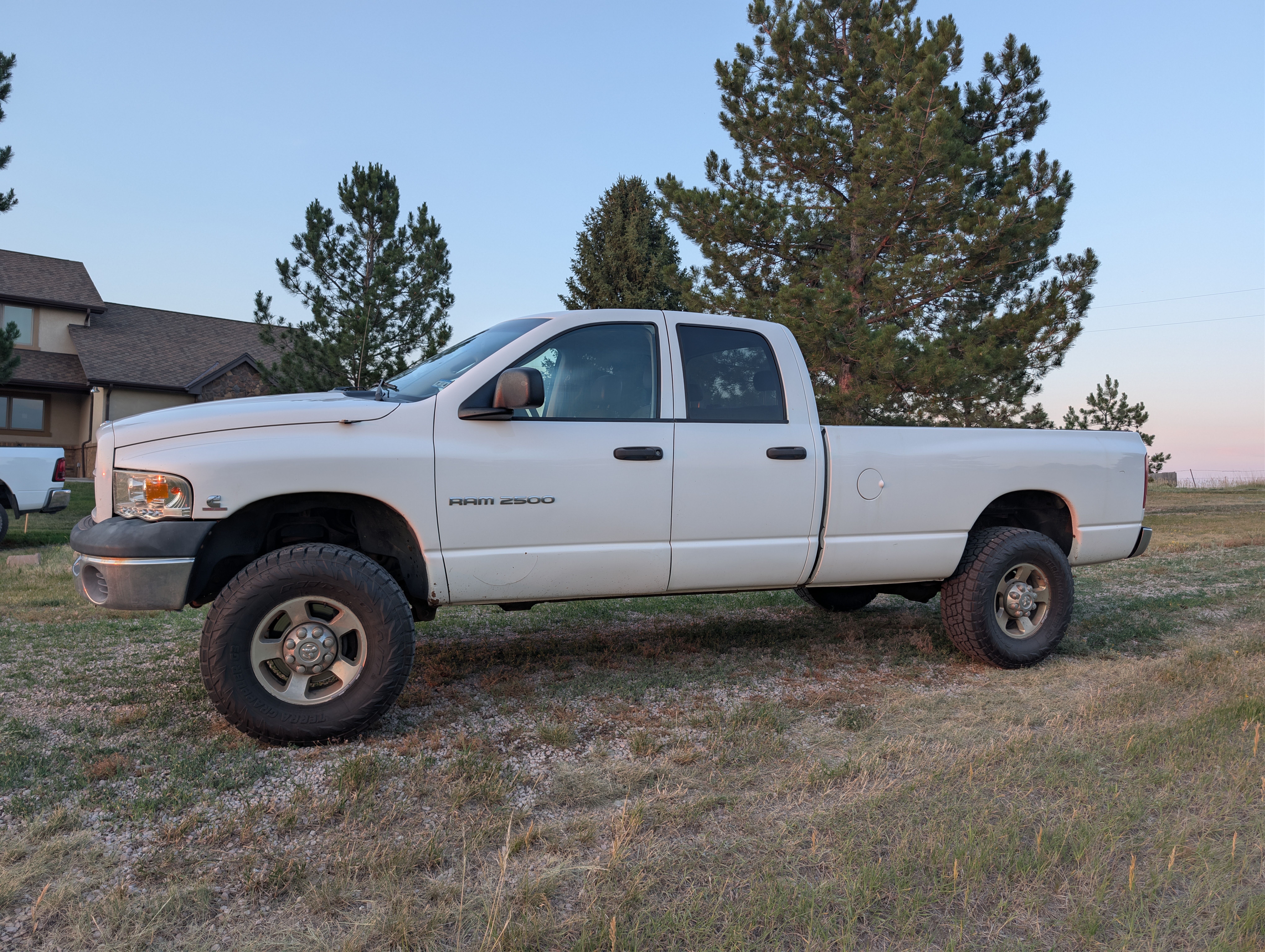Used 2005 Dodge Ram 2500 Truck ST w/ Trailer Tow Group AWD/4WD image 2