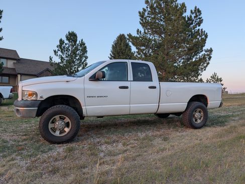 Used 2005 Dodge Ram 2500 Truck ST w/ Trailer Tow Group AWD/4WD image 2