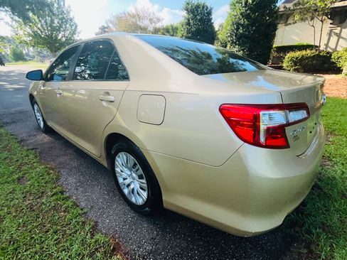 Used 2012 Toyota Camry LE FWD image 9