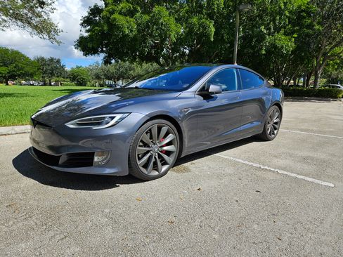 Used 2016 Tesla Model S P90D image 2